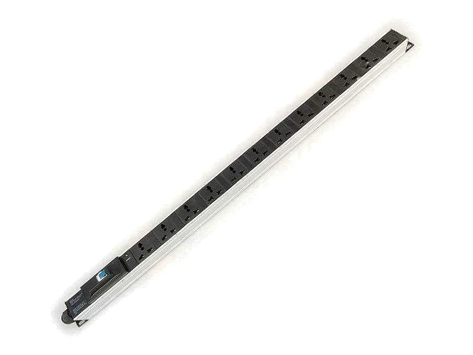 8-Outlet Universal Rack PDU · Circuit Breaker